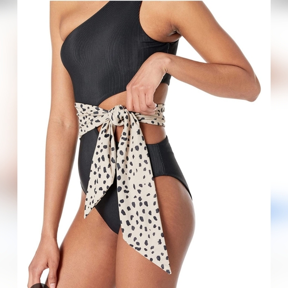 One Piece Cut Out Swim Suit Sz Med Euc - Picture 1 of 2